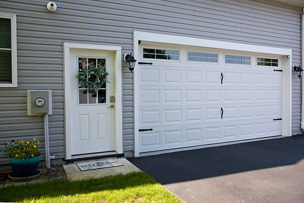 24/7 Emergency Garage Door Panel Replacement experts in Alburtis, PA